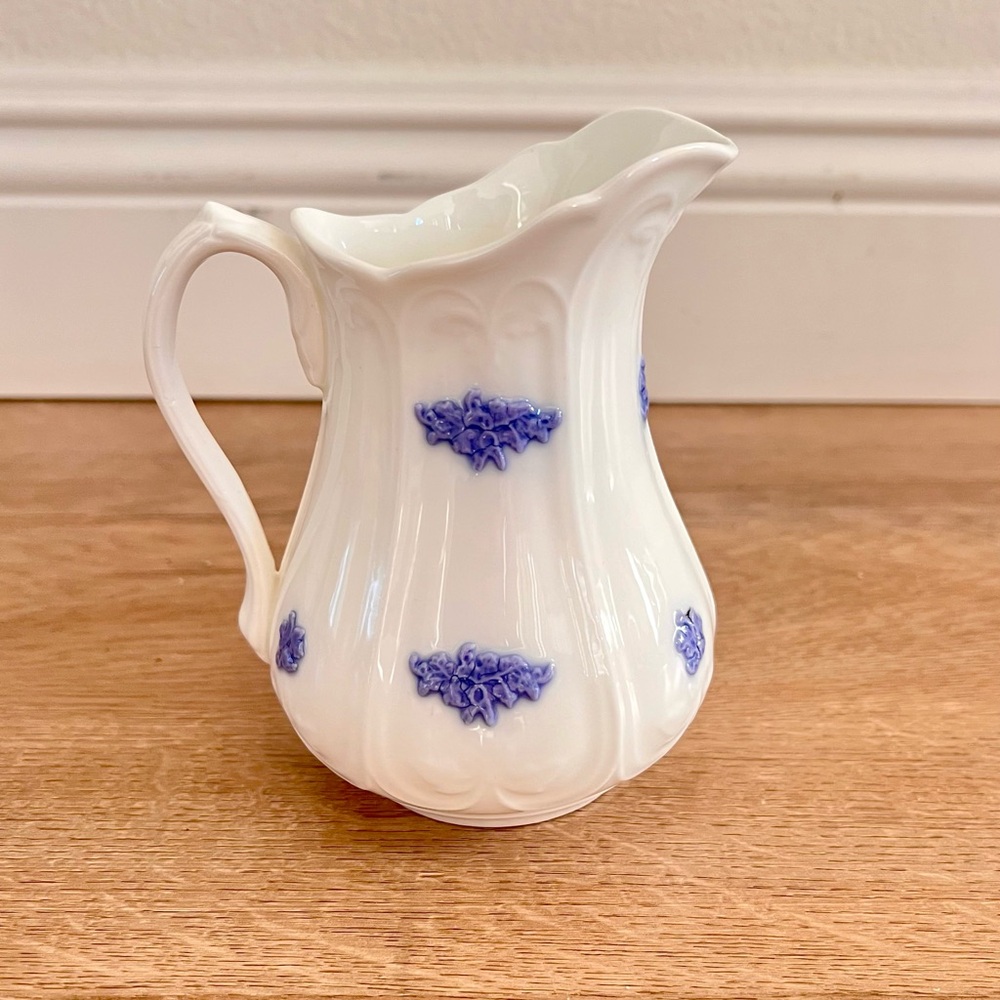Antique 1789 Adderley‎ Fine Bone China Blue Chelsea Creamer Embossed Blue Flower